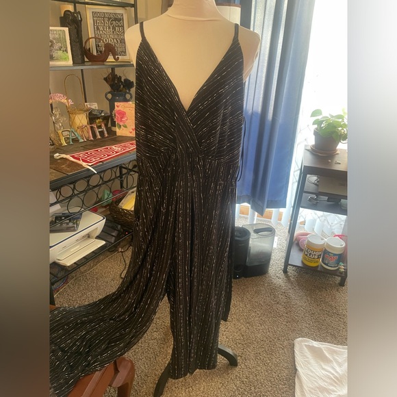 Casual or dressy pants suit - Picture 2 of 2